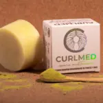 CurlMed Acondicionador Sólido Regenerador Puntas y Raíz Té Matcha 80g - Imagen 3